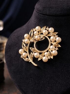 Lisner Gold-Tone Pearl Cluster Brooch